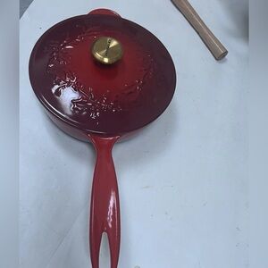 NEW Le Creuset Holly Branch Cerise Red 2.25 Qt Saucepan Round Saucier 21 cm